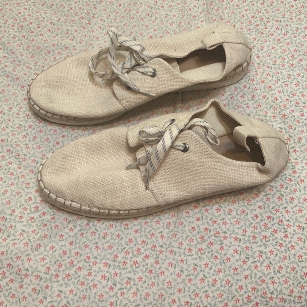 Universal threads canvas shoes! Very cute!